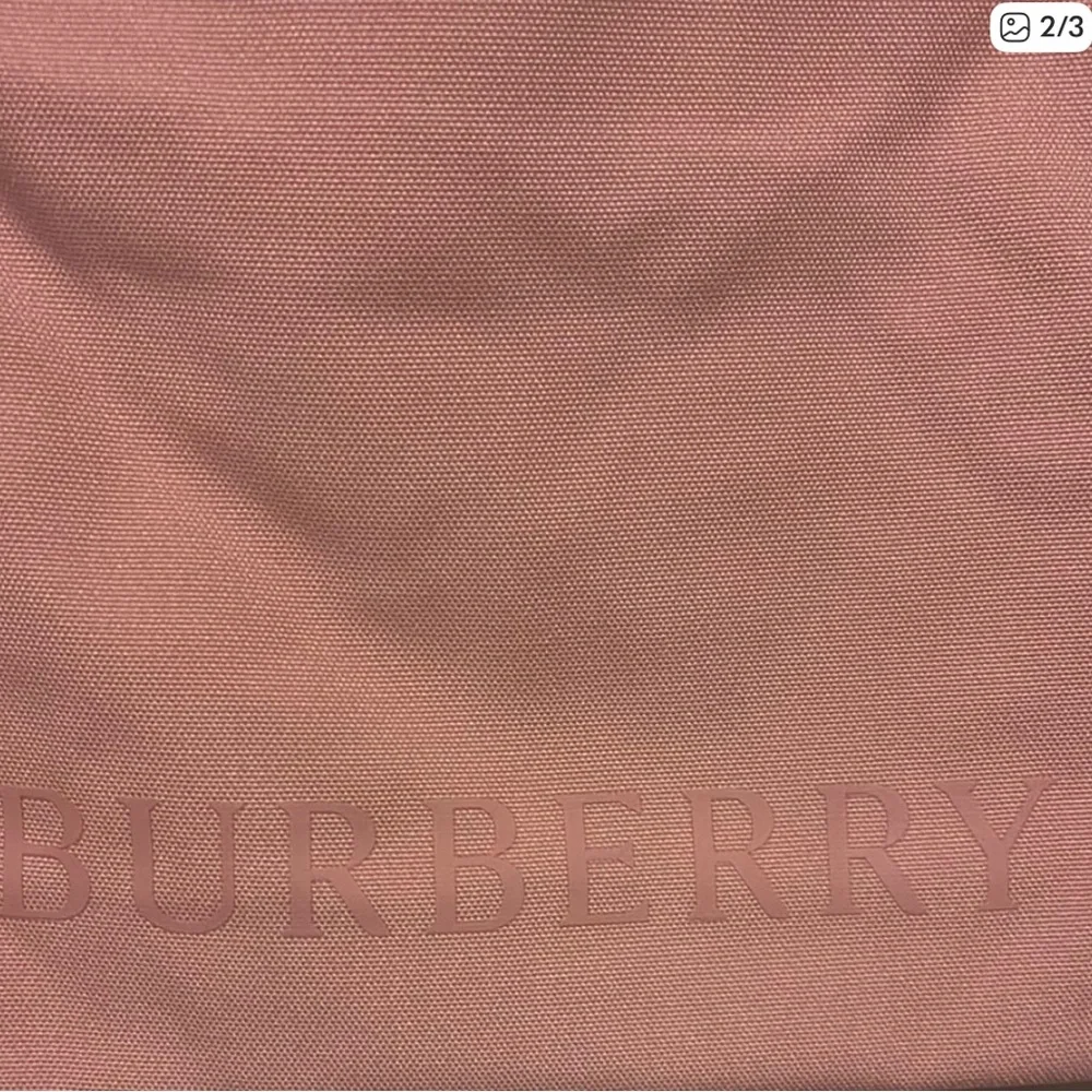 Burberry Pink Tote Bag canvas.
Condition: New with tags and still in the package - Picture 2 of 3